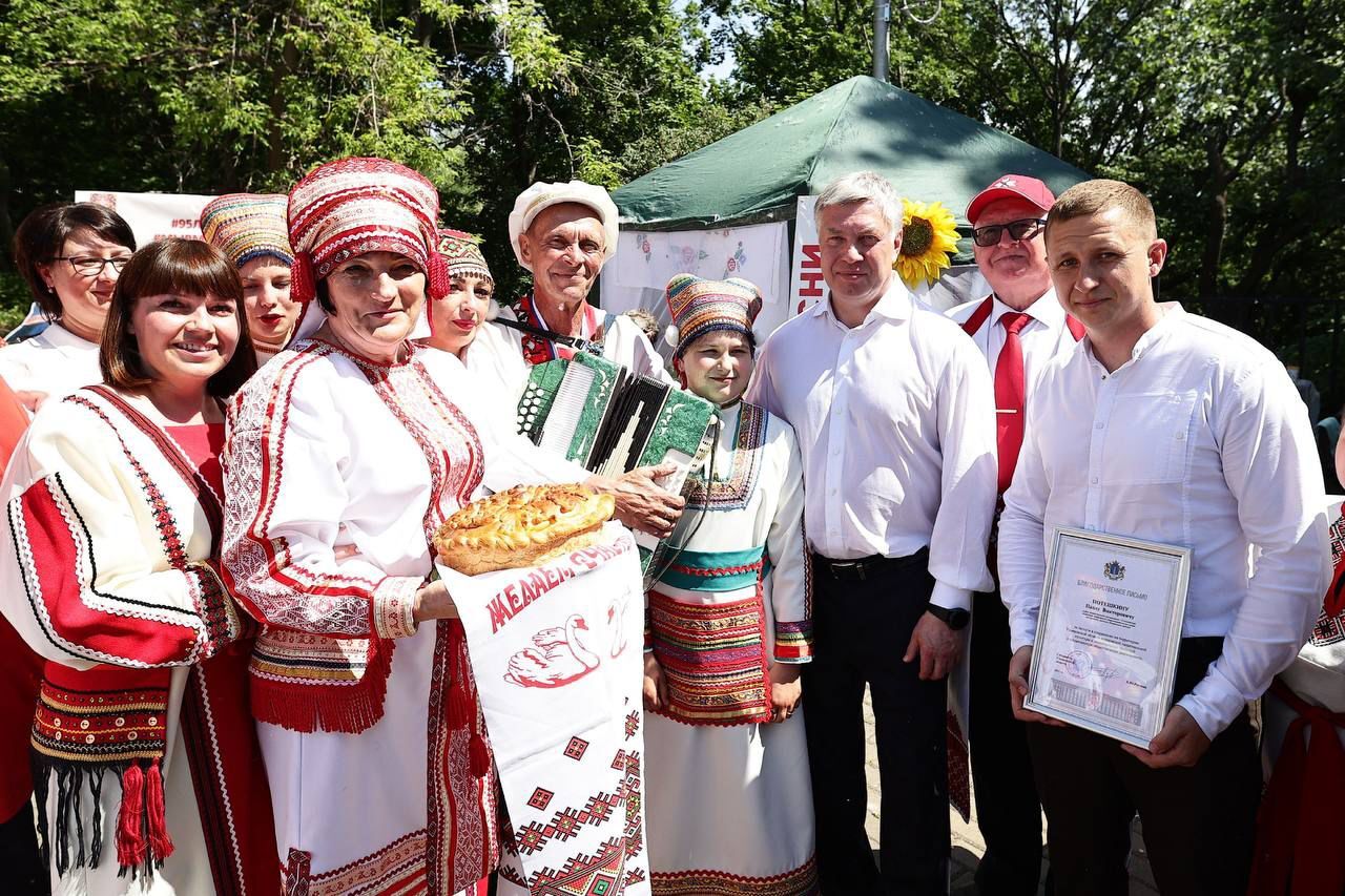 Шумбрат.