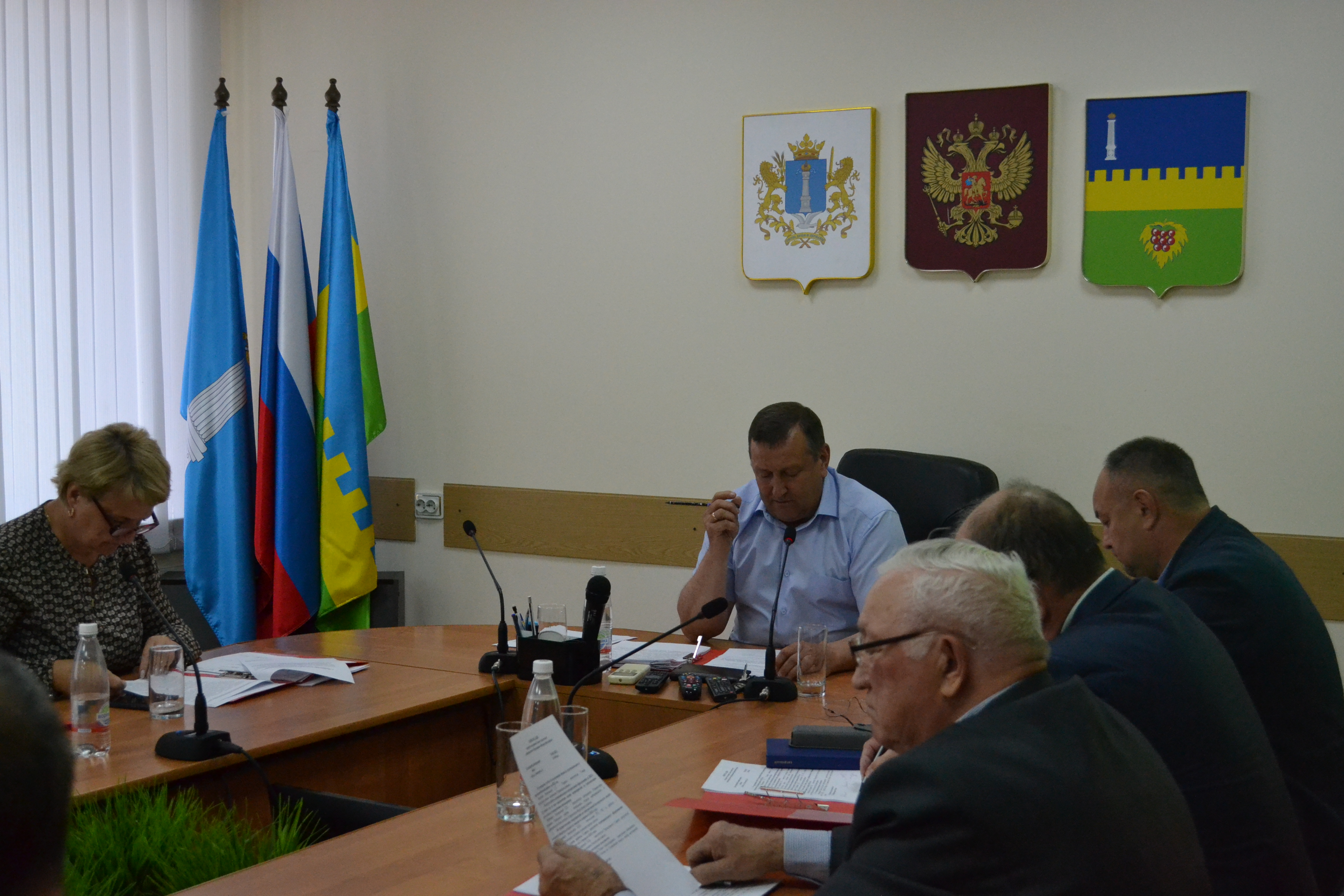 В Администрации прошло очередное заседание районного Совета депутатов.