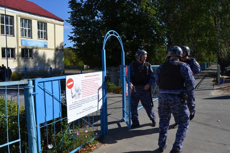 В образовательных учреждениях продолжаются всероссийские учения по антитеррористической защищённости.