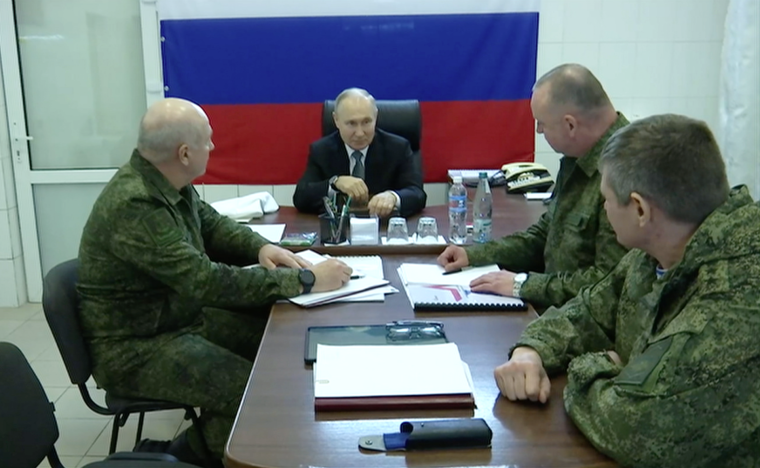 Владимир Путин посетил штаб группировки войск «Днепр» и штаб национальной гвардии «Восток».